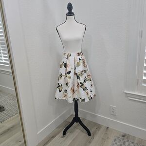 Forever 21 White Floral Skirt Size Small